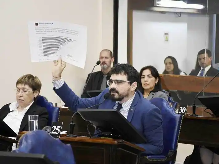 Convención: aprueban cambios en finanzas,
desarrollo energético y gestión de recursos