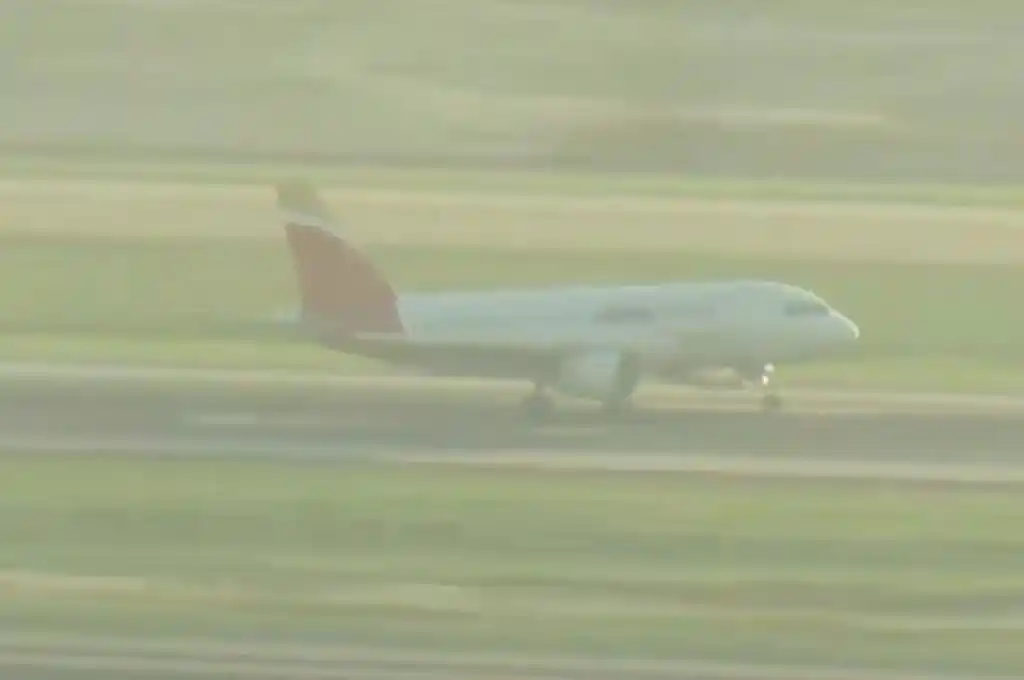 VIVO: avión de Air Canada se prepara para un aterrizaje de emergencia
