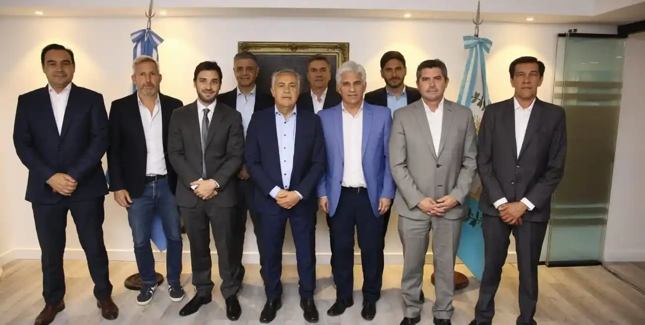 Según se indicó, el comunicado estaba suscripto por Jorge Macri (CABA); Gustavo Valdés (Corrientes); Leandro Zdero (Chaco), Ignacio Torres (Chubut); Rogelio Frigerio (Entre Ríos); Carlos Sadir (Jujuy); Alfredo Cornejo (Mendoza); Marcelo Orrego (San Juan); Claudio Poggi (San Luis), así como el mandatario santafesino, Maximiliano Pullaro.