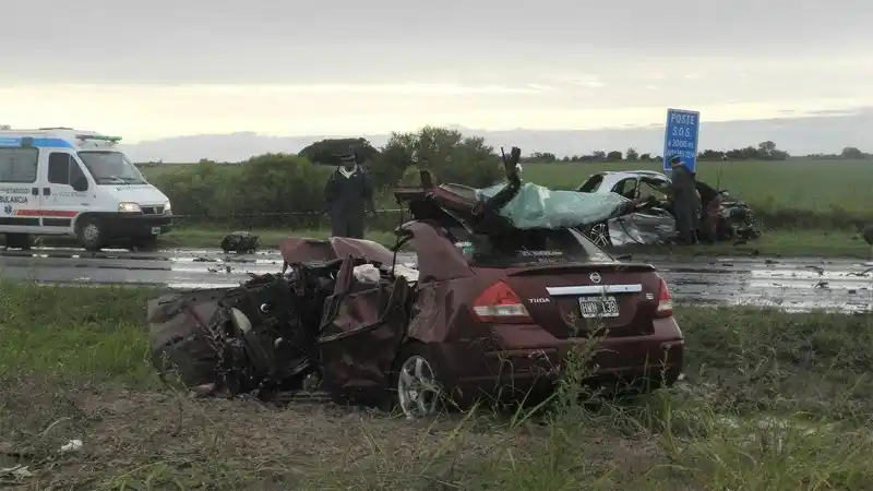 Cuatro muertos en accidente sobre Ruta 18: Dos son niños