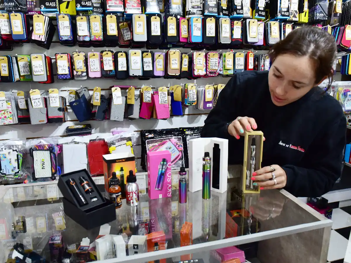 Mientras prohíben la venta de vareadores a menores, en la ciudad los buscan los mayores de 25  