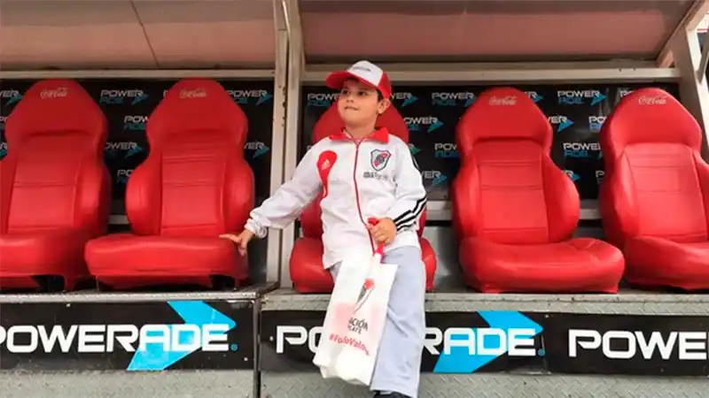 Renzo conoció el Monumental y hoy verá la final de la Copa Libertadores