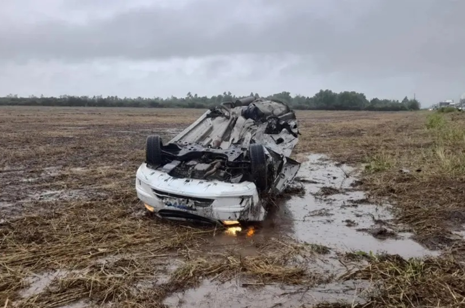 Choque frontal entre un Chevrolet Prisma y un Fiat Siena