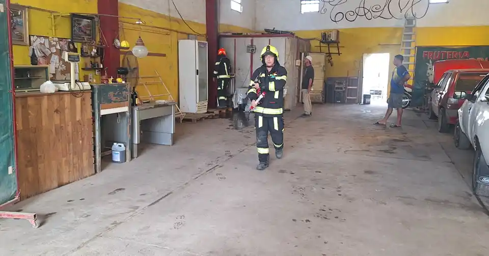 La intervención permitió contener rápidamente la situación, sin que se registraran personas heridas.