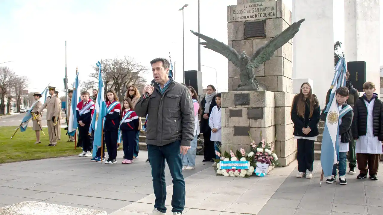 Arturo Rojas encabezó el acto conmemorativo en la mañana del domingo