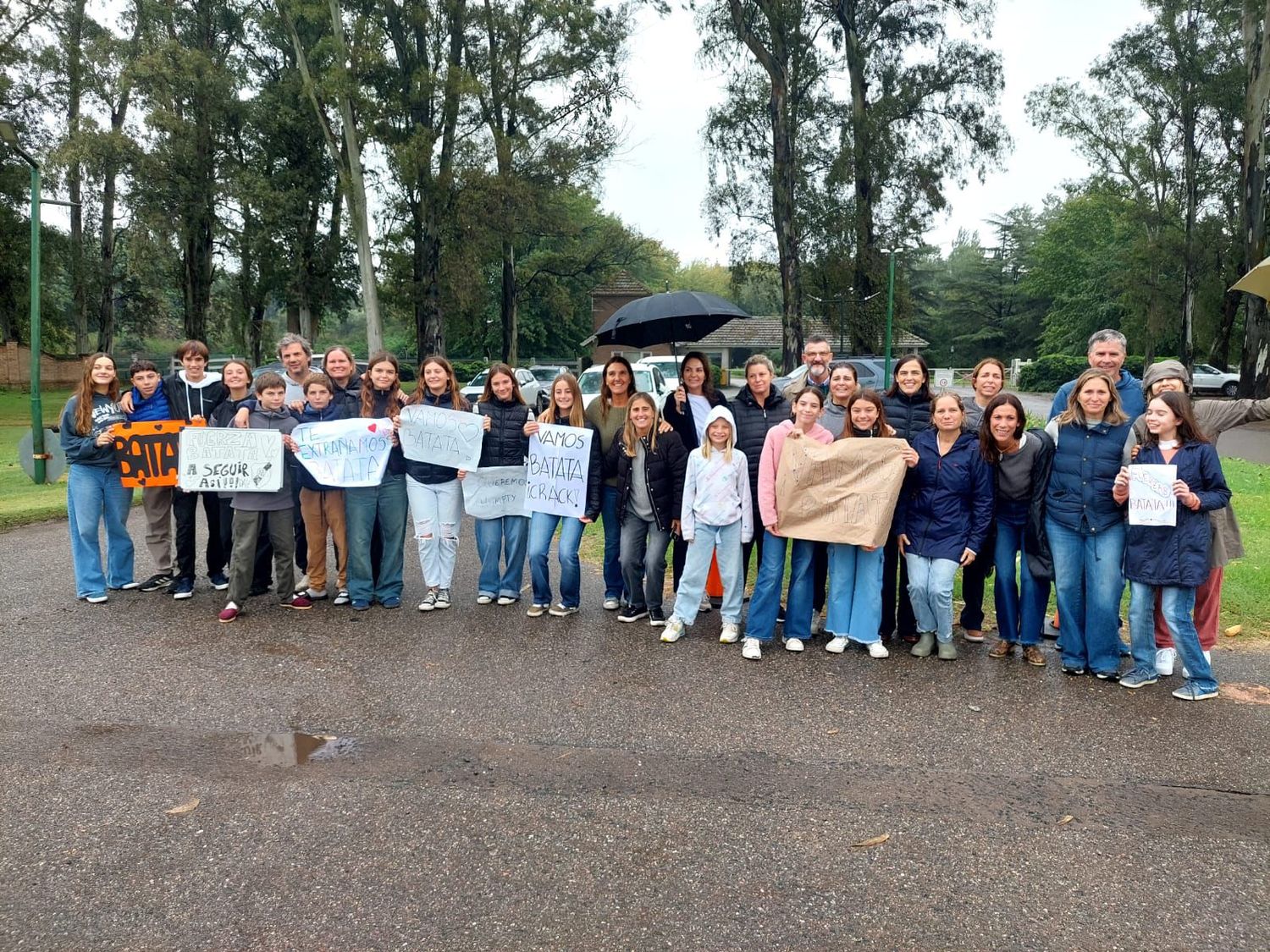 El grupo de venadenses le hizo llegar a "Batata" su cariño en este momento complicado.