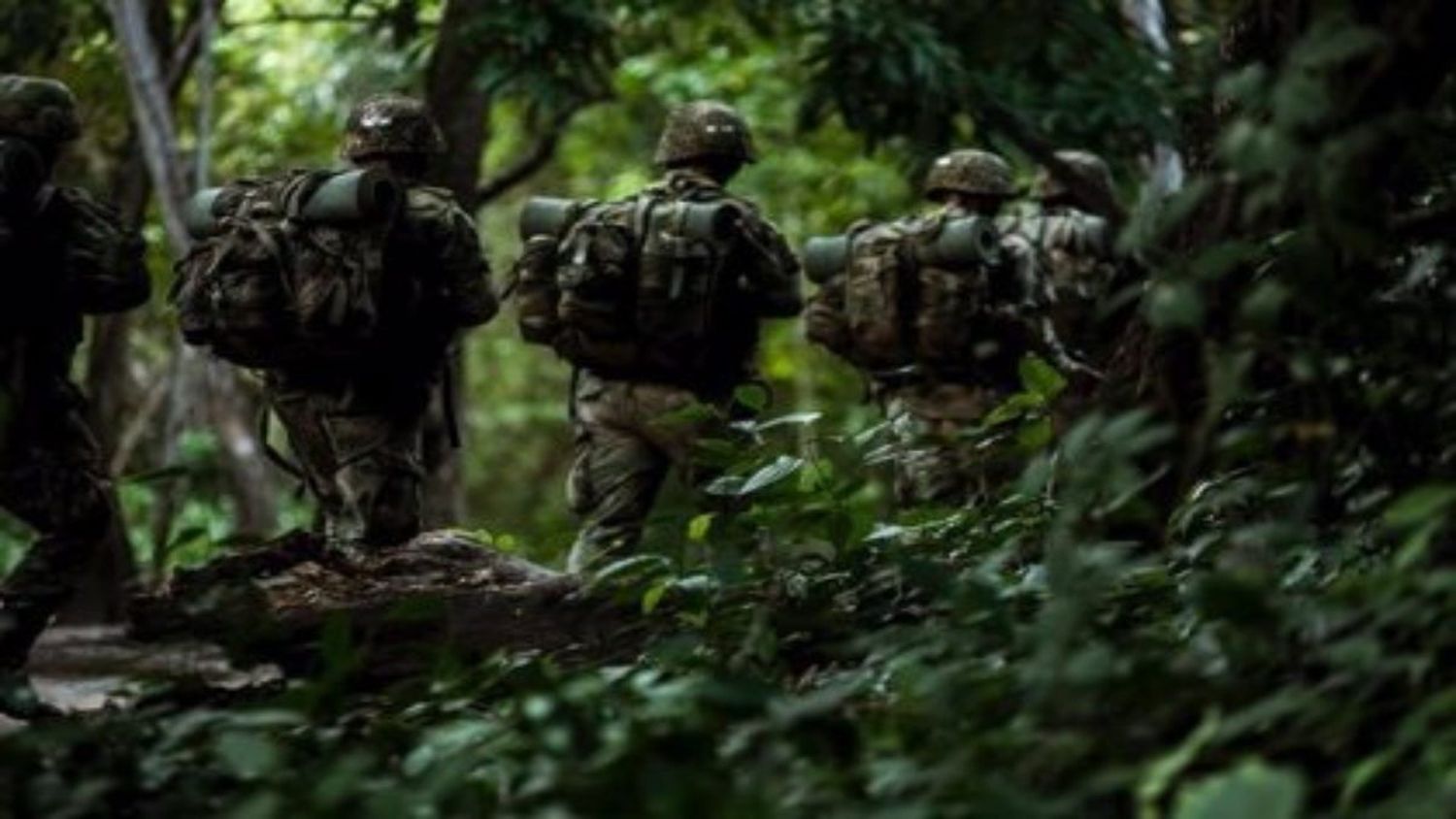 Ejército colombiano libera a 57 militares retenidos por pobladores en enclave guerrillero