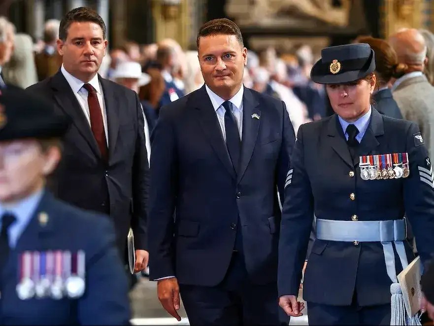 El secretario de Defensa del Reino Unido afirmó que están preparados para defender militarmente las Malvinas