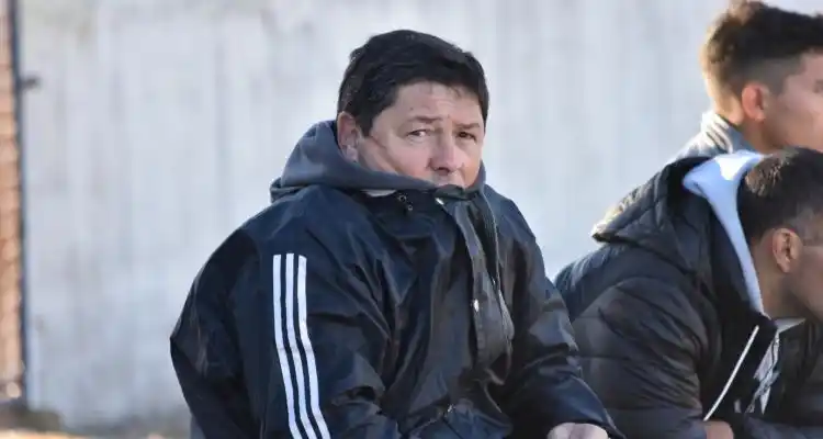 Gustavo Fortunato se alejó de la dirección técnica de Paraná