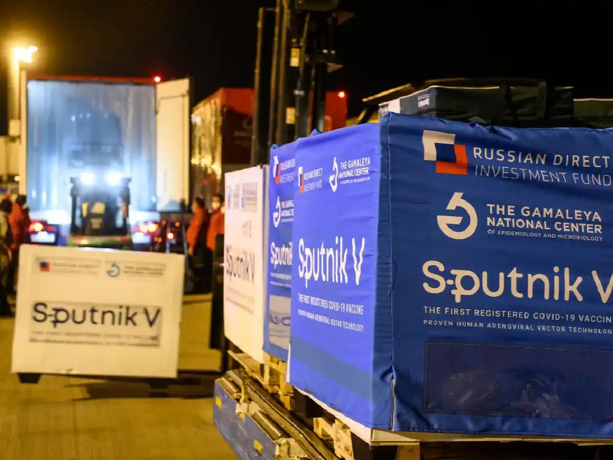 Arribó vuelo de Rusia con 517.500 dosis de Sputnik V