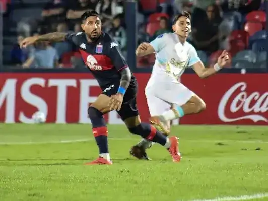Tigre cayó ante Macará y se complicó