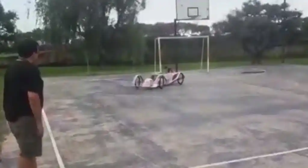 Destacada actuación de alumnos entrerrianos con un auto ecológico