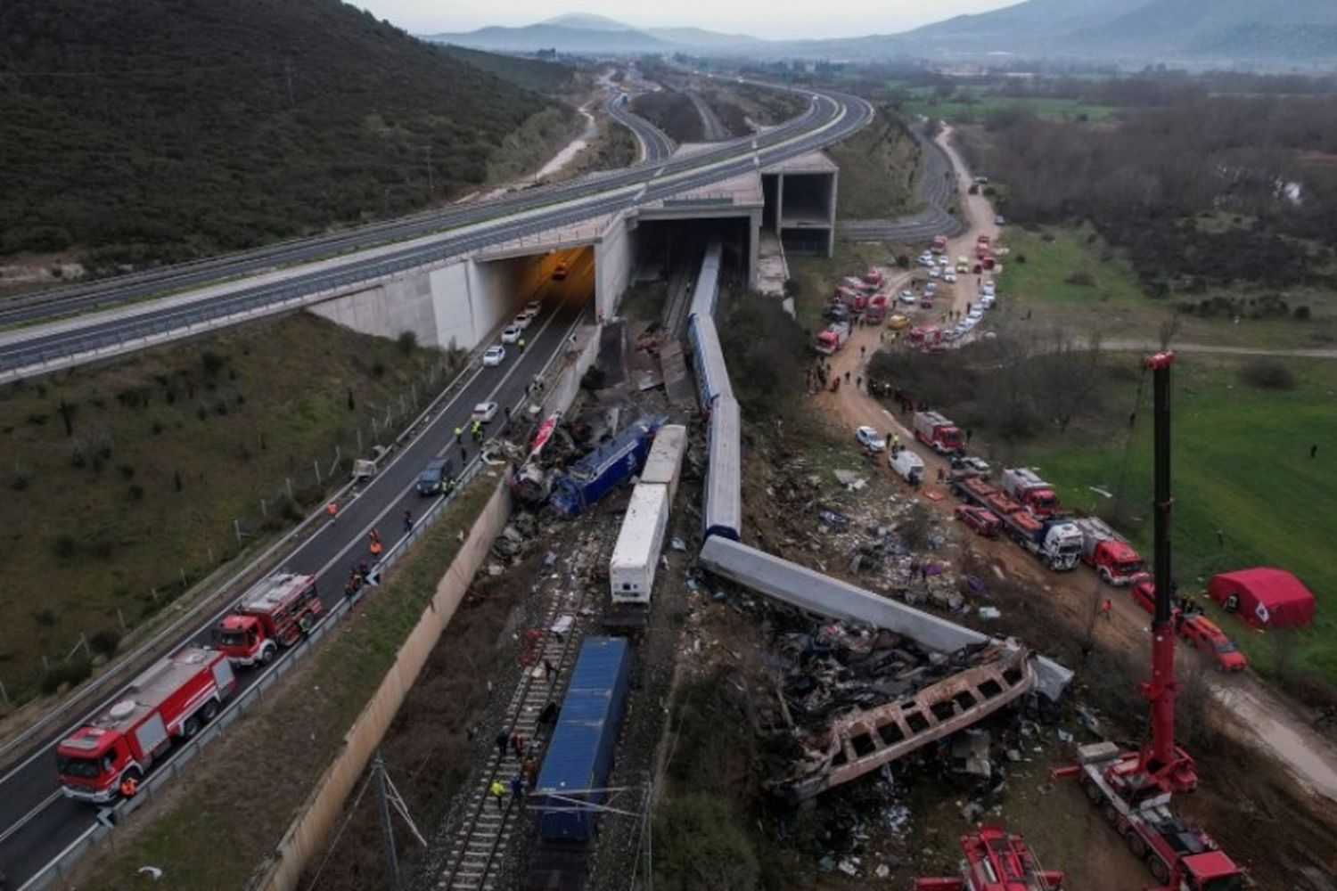 Tragedia en Grecia: al menos 32 muertos y 85 heridos en un choque de trenes