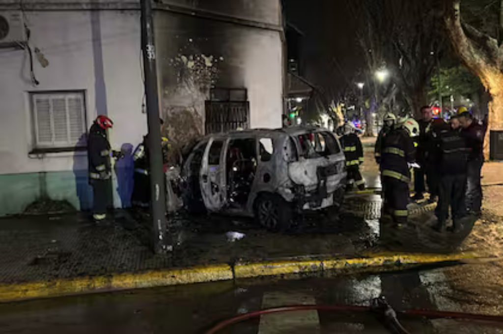 Robo, persecución, choque e incendio