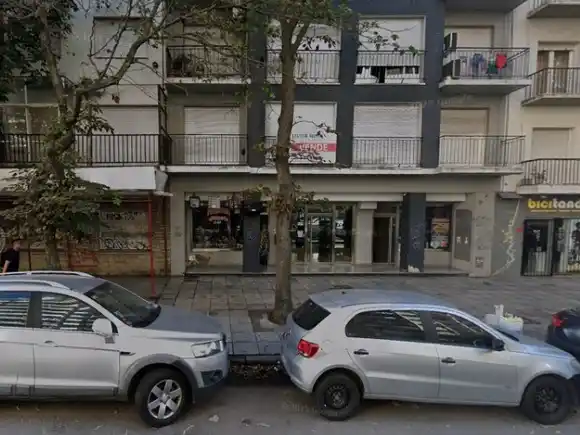 Cinco hombres se hicieron pasar por los dueños e intentaron desalojar a una mujer por la fuerza