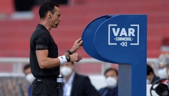 Conmebol estrenará un nuevo formato para comunicar las decisiones del VAR en las Copas Libertadores y Sudamericana