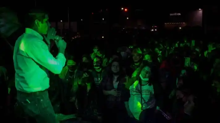 NI SEGURIDAD NI MEJORAS EN LA CIUDAD: candidato a alcaldía en México promete un concierto de Metallica si gana