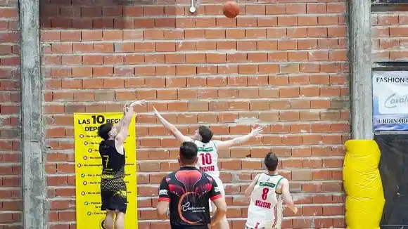 Se juega la 12ª fecha con el clásico entre Ferrocarril y Capuchinos en el Estadio Obregón