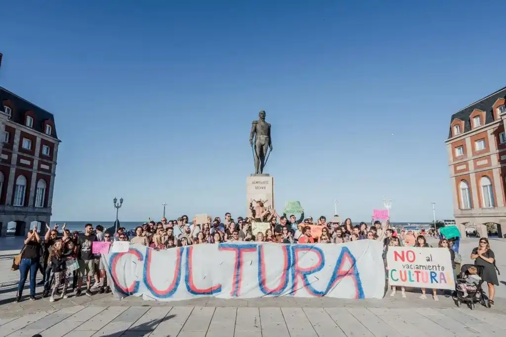 El encuentro culminó con una foto grupal en la Rambla.