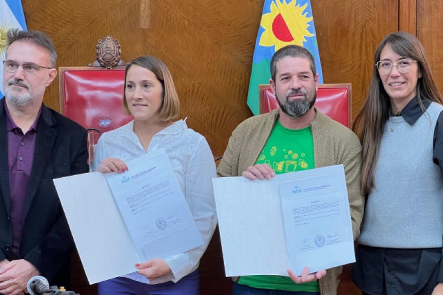 Reconocieron a productores marplatenses de miel que fueron premiados en Chile