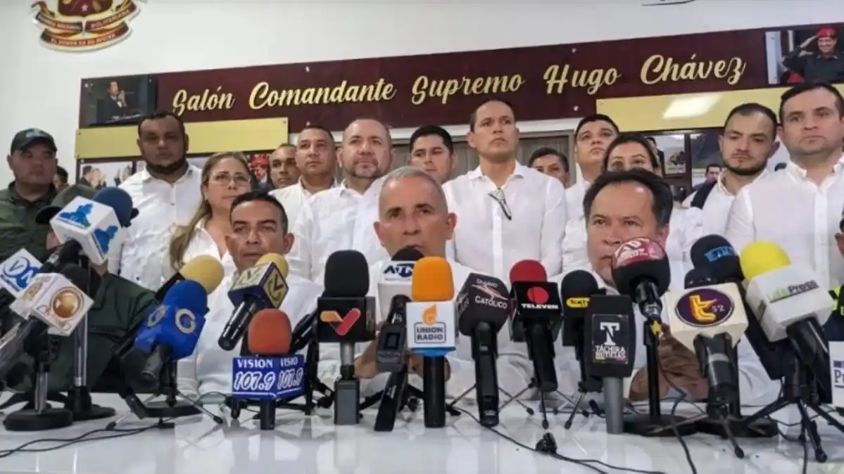 Confirman apertura del paso vehicular por el puente internacional Unión, en frontera con Colombia