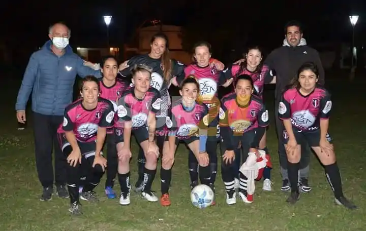 Encuentro amistoso de fútbol femenino