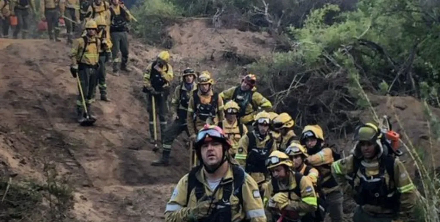 El incendio forestal en el Parque Nacional Los Alerces, en Chubut, se complicó.