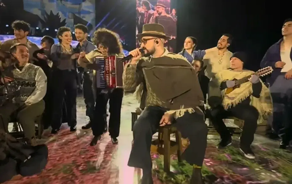 Abel Pintos emocionó al país con su interpretación del Himno en la apertura de los Juegos Suramericanos