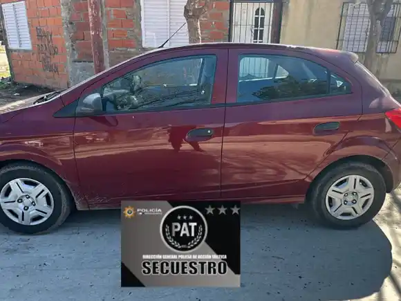 Cinco detenidos por un auto robado en Villa Gobernador Gálvez