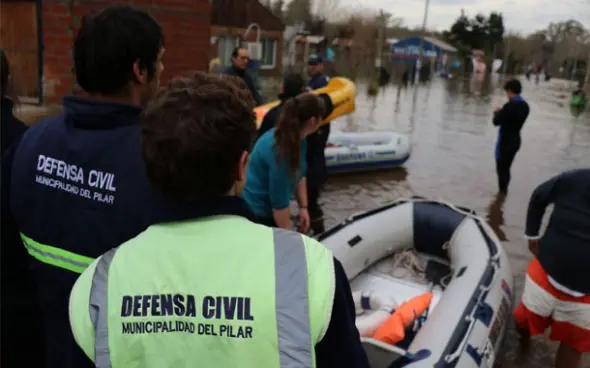 Pilar: Continúan más de 400 evacuados y preocupación por usurpación de terrenos