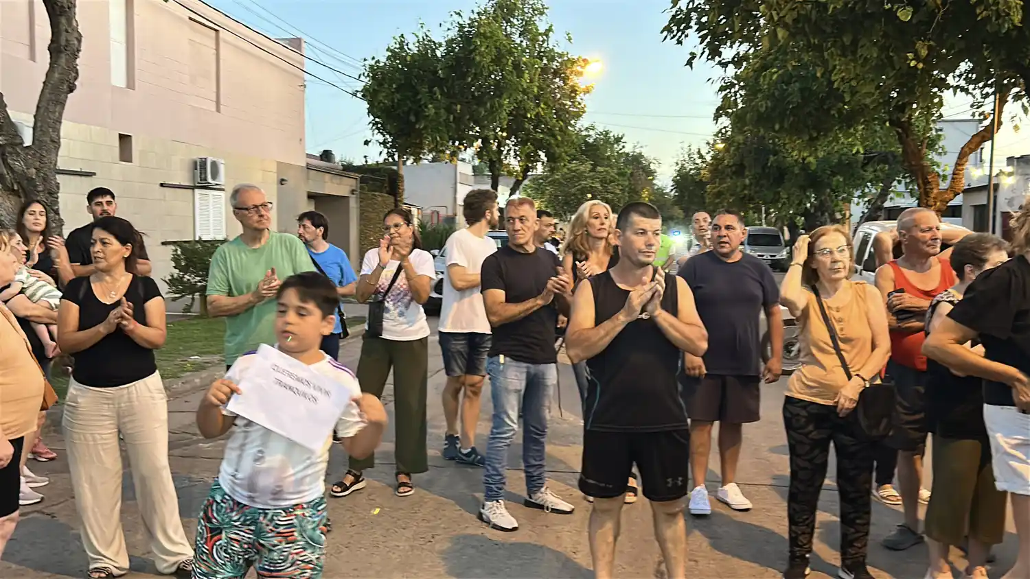 Vecinos de Alberdi y Sarmiento se movilizaron cansados de los robos: “¿Dónde está la seguridad?” - 6