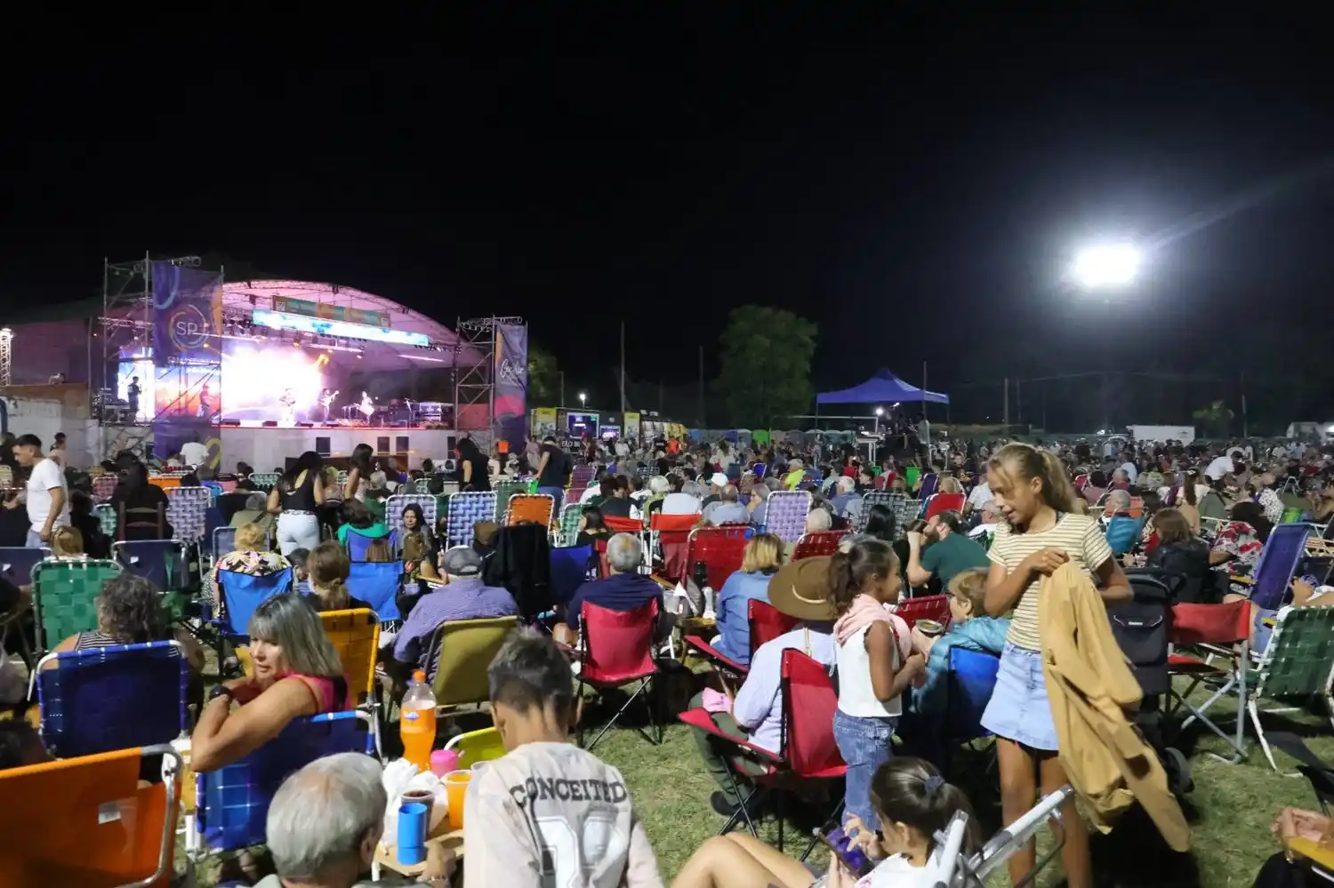 Una multitud disfrutó del evento en Gobernador Castro.