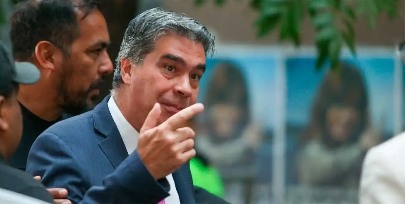 "Si alguien sabe de algo, me avisa", dijo Capitanich al anunciar su retiro de la política.