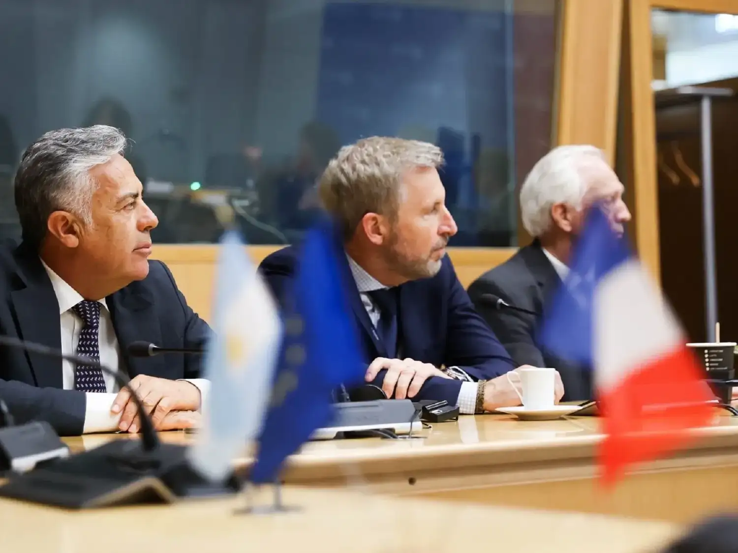 Frigerio evaluó en París herramientas de financiamiento para proyectos estratégicos de Entre Ríos