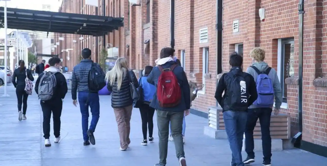Autorizan la presencialidad plena en las universidades del país