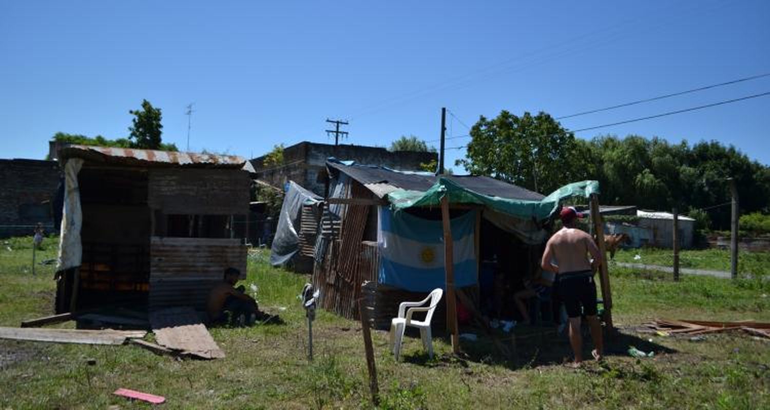 Tomaron un terreno  y quieren “pagarlo”, pero el gobierno sostiene que “mientras estén usurpando, no hay diálogo”