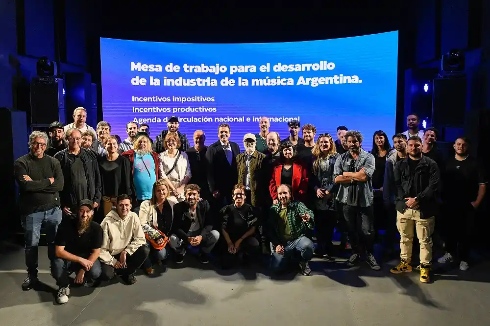 Sergio Massa tuvo un encuentro con músicos y representantes de las cámaras que integran la industria de la música.
