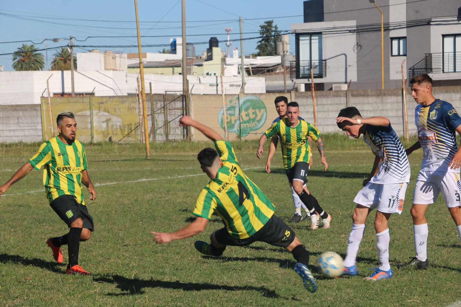 Debido a varios inconvenientes, se juega parcialmente la novena fecha de primera