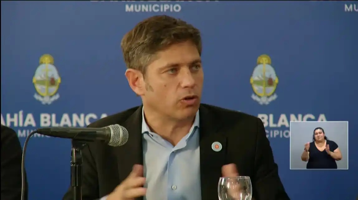 Conferencia en el Salón Héroes de Malvinas del Palacio Municipal de Bahía Blanca.