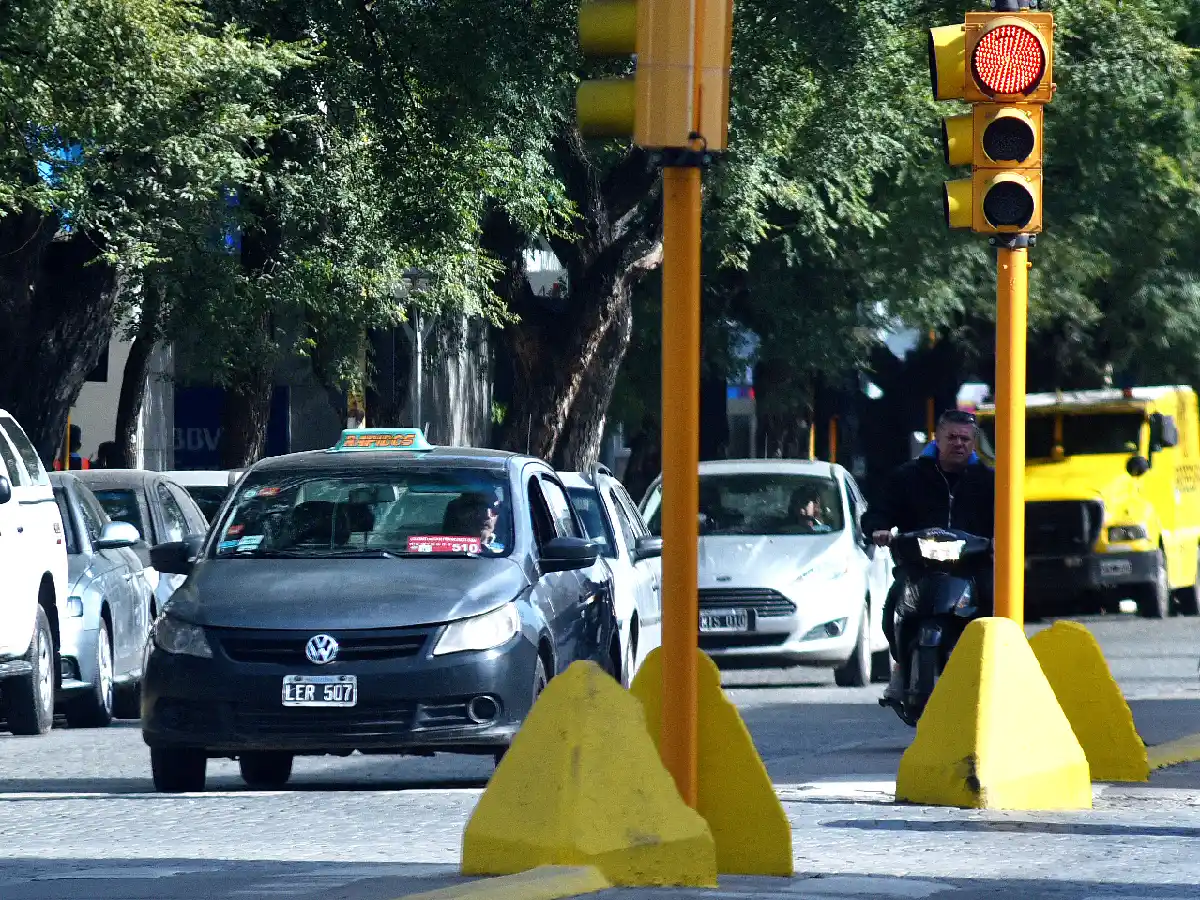  La pandemia dejó al descubierto que  muchos remises circulan sin habilitación