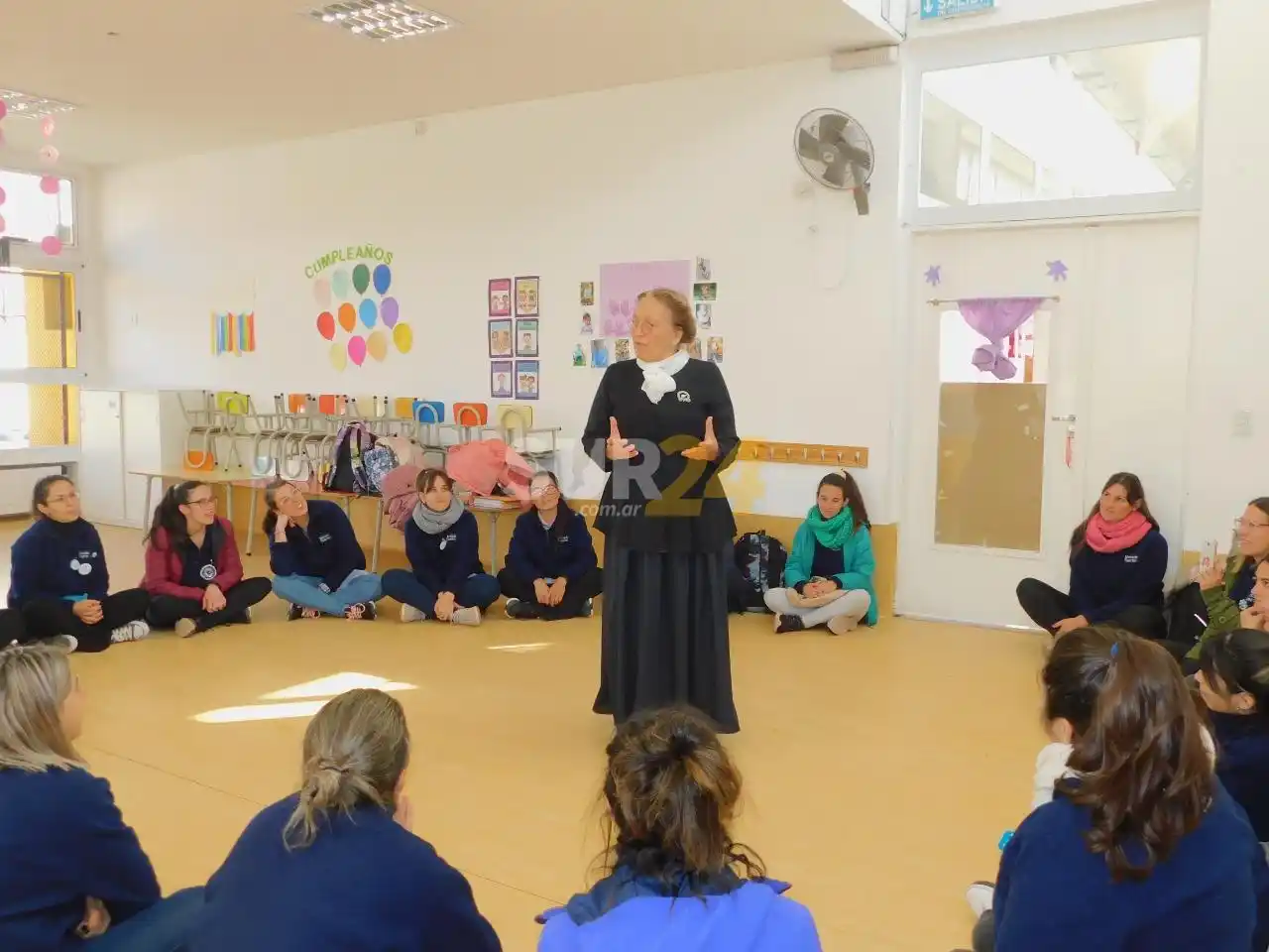 Las seños de los jardines recibieron la “visita” de Rosario Vera Peñaloza