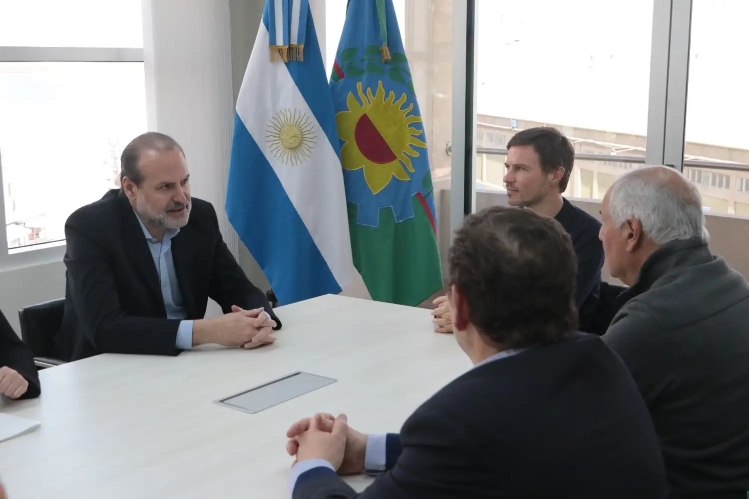 Costa se reunió con referentes de la industria bonaerense.