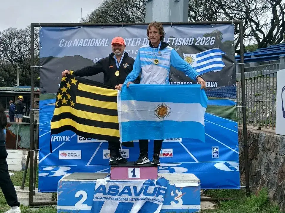 Luciano Saltapé en lo más alto del podio en Uruguay