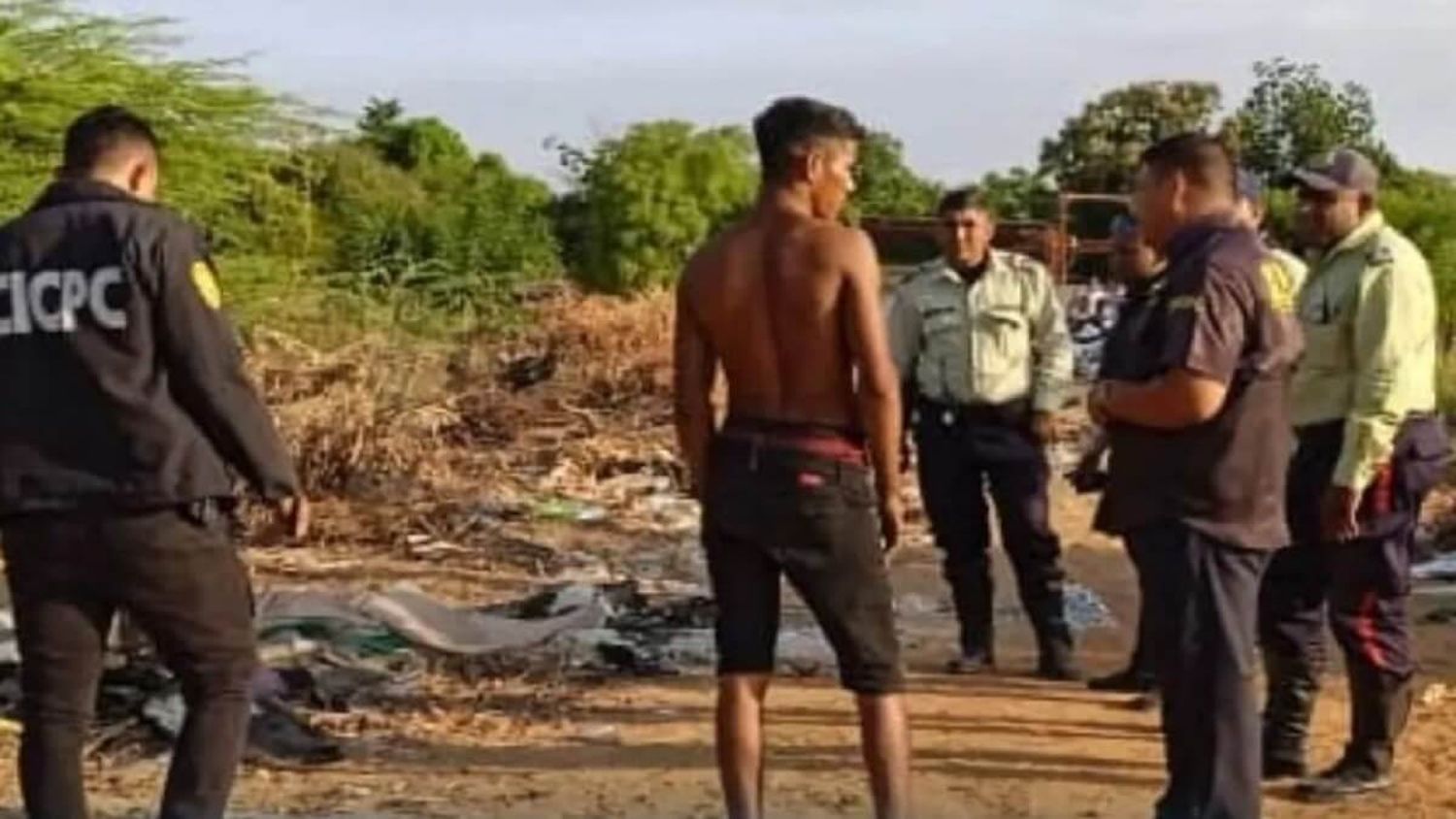 Se lo llevaron de su casa y apareció muerto a puñaladas en un terreno