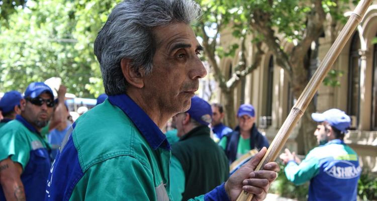 Protesta de Ashira: Bombas de estruendo, bocinazo y basura que se acumula