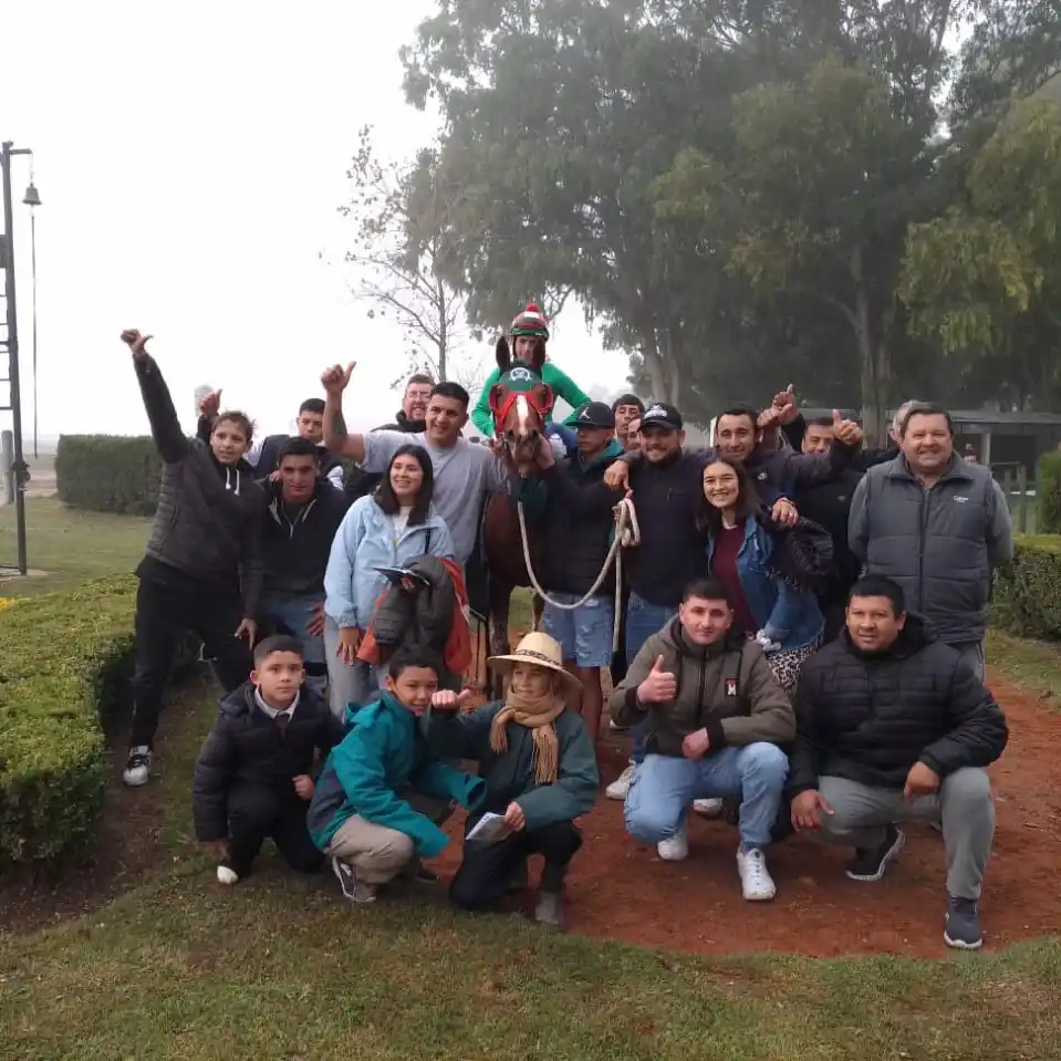 Turf: “El Negro Luis” brilló en el Gran Premio 25 de Mayo