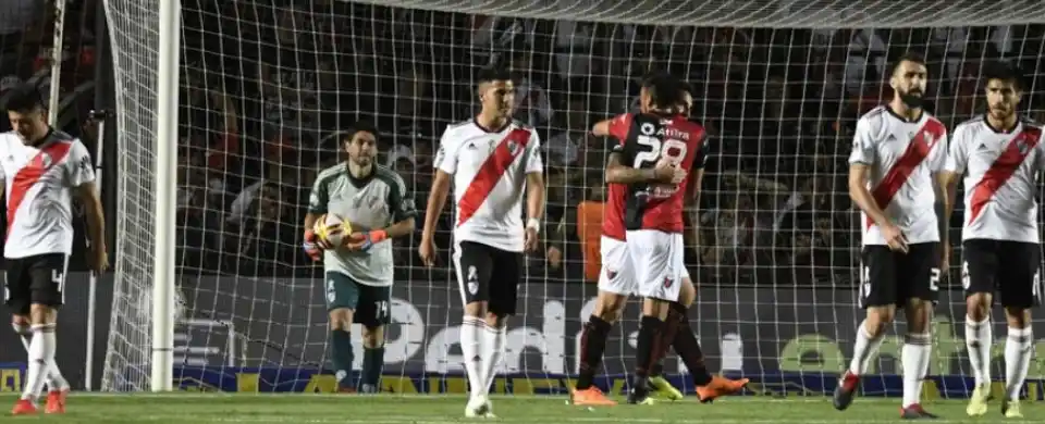 Colón logro su tercer triunfo de local en la Superliga