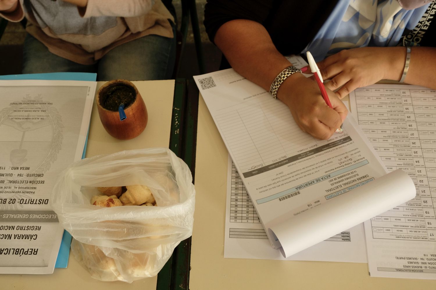 Se desarrollan las elecciones generales legislativas en todo el país