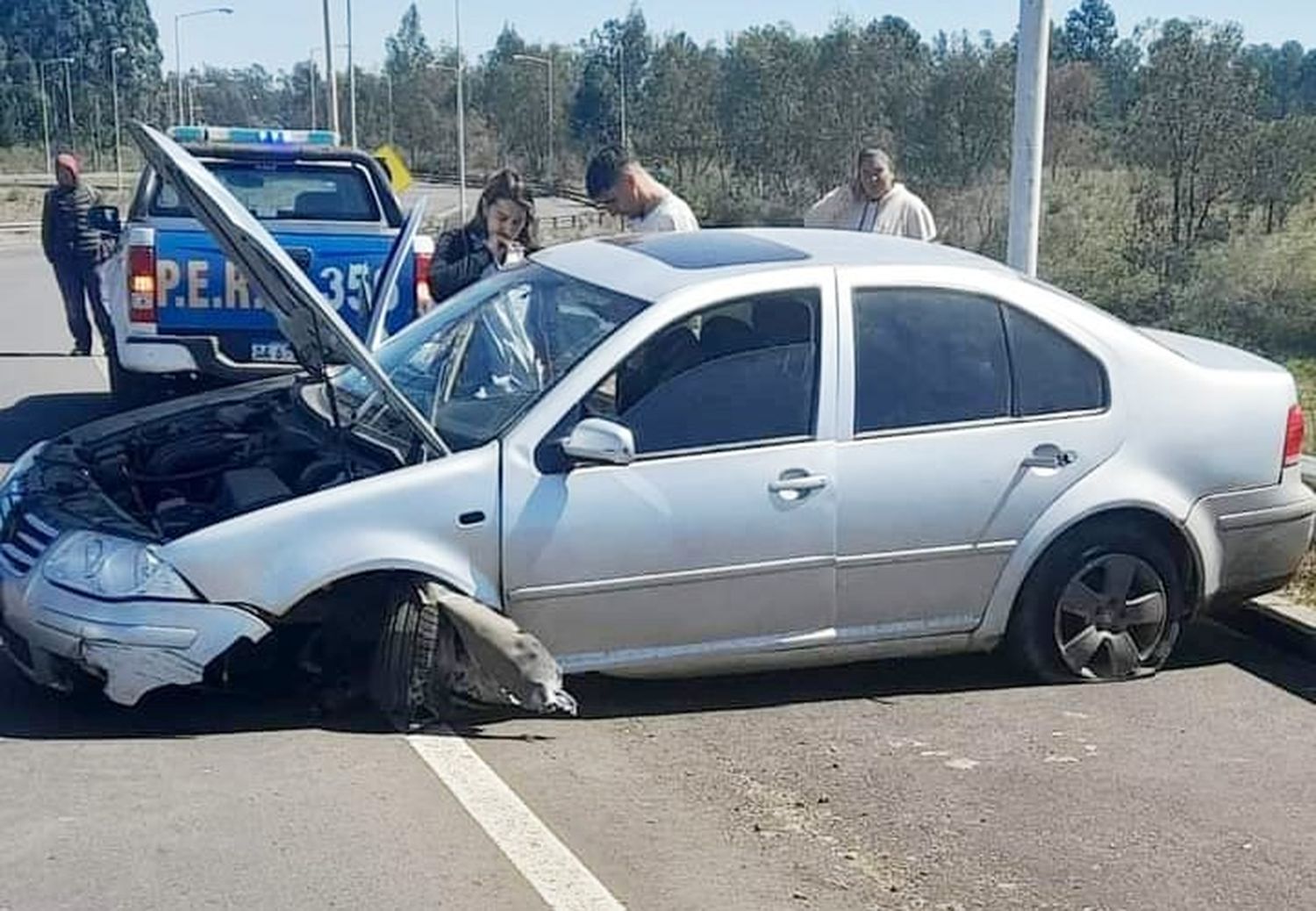 Accidente en el puente de ingreso a La Criolla: un hombre sufrió lesiones