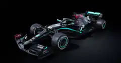 Mercedes lucirá autos negros